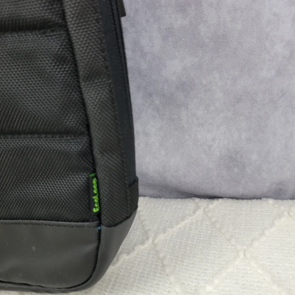 Dell Pro Briefcase 14 Earth-Friendly‎ Solution-Dyeing Process
